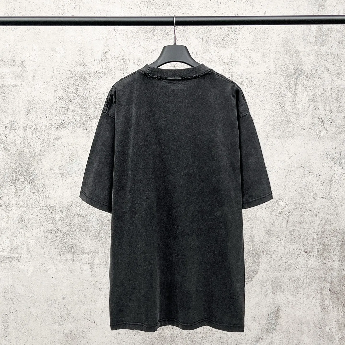 【 . Quality】BALENCI*GA/ .SS 26 New Arrival 。 Balenclag* T 。 Retro . 。 . Authentic 。 ！ ZP 。 260 ， . ， ， 。 。 ， 。 OS . Same Style ：BL 263786 ： Size：XS S M L